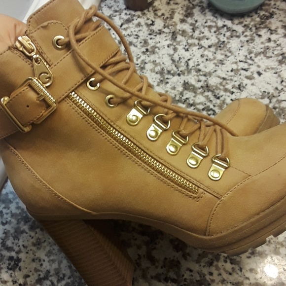 Guess Boots/heels - Picture 3 of 3